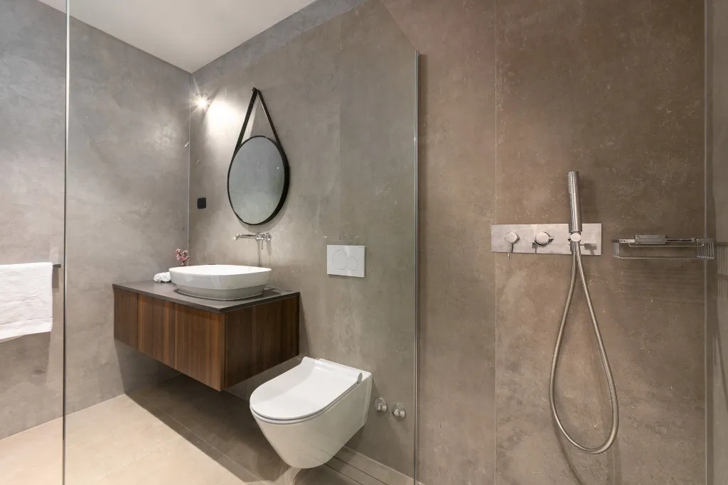 Modern Five-Bedroom Villa with Heated Pool in Pula