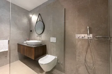 Modern Five-Bedroom Villa with Heated Pool in Pula