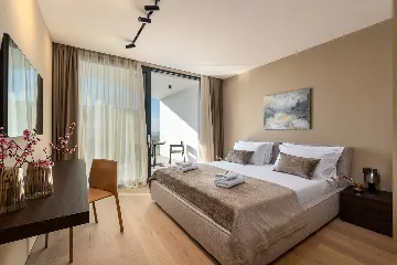 Modern Five-Bedroom Villa with Heated Pool in Pula