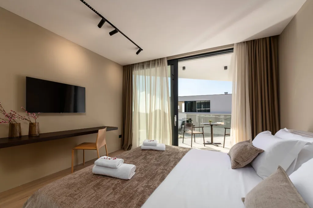 Modern Five-Bedroom Villa with Heated Pool in Pula