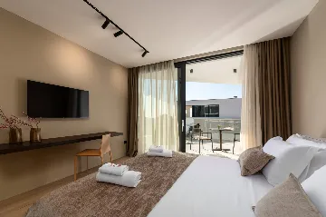 Modern Five-Bedroom Villa with Heated Pool in Pula