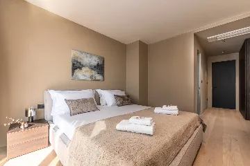 Modern Five-Bedroom Villa with Heated Pool in Pula