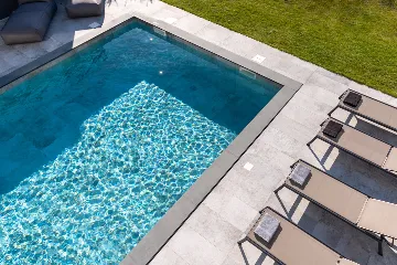 Modern Five-Bedroom Villa with Heated Pool in Pula