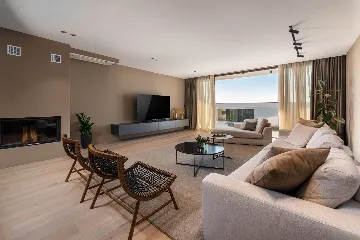 Modern Five-Bedroom Villa with Heated Pool in Pula