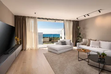 Modern Five-Bedroom Villa with Heated Pool in Pula