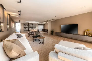 Modern Five-Bedroom Villa with Heated Pool in Pula