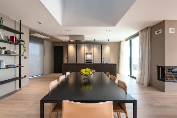 Modern Five-Bedroom Villa with Heated Pool in Pula