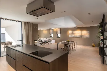 Modern Five-Bedroom Villa with Heated Pool in Pula