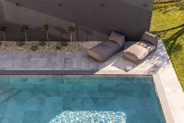 Modern Five-Bedroom Villa with Heated Pool in Pula