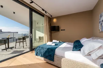 Modern Five-Bedroom Villa with Heated Pool in Pula