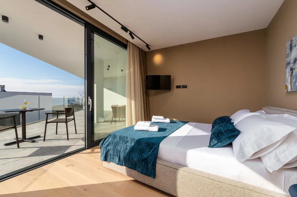 Modern Five-Bedroom Villa with Heated Pool in Pula