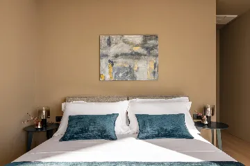 Modern Five-Bedroom Villa with Heated Pool in Pula