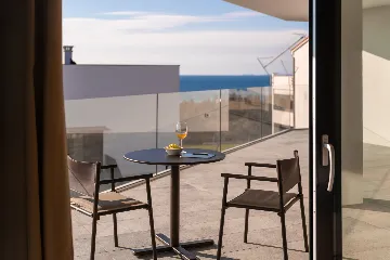 Modern Five-Bedroom Villa with Heated Pool in Pula