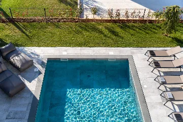 Modern Five-Bedroom Villa with Heated Pool in Pula