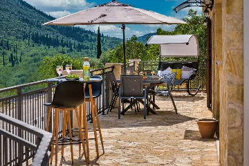 Family Villa with Heated Pool in Konavle