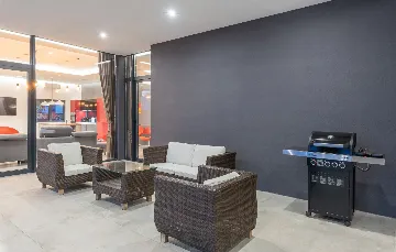 Spacious 4-Bedroom Villa with Pool in Ližnjan