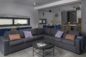 Modern Villa with Pool in Novigrad