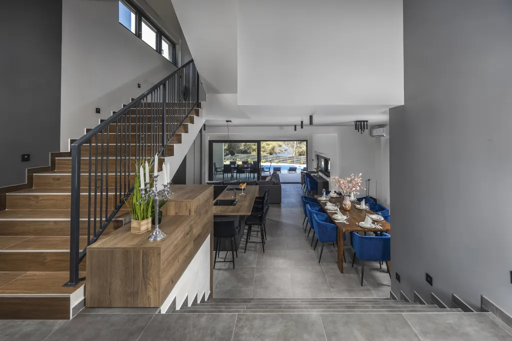 Modern Villa with Pool in Novigrad
