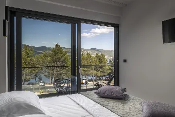 Modern Villa with Pool in Novigrad