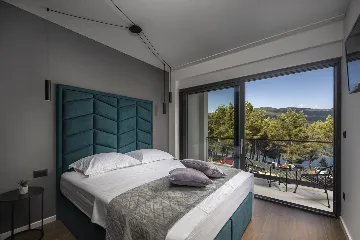 Modern Villa with Pool in Novigrad