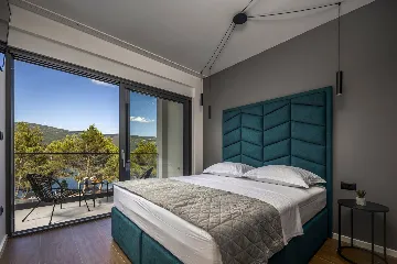 Modern Villa with Pool in Novigrad