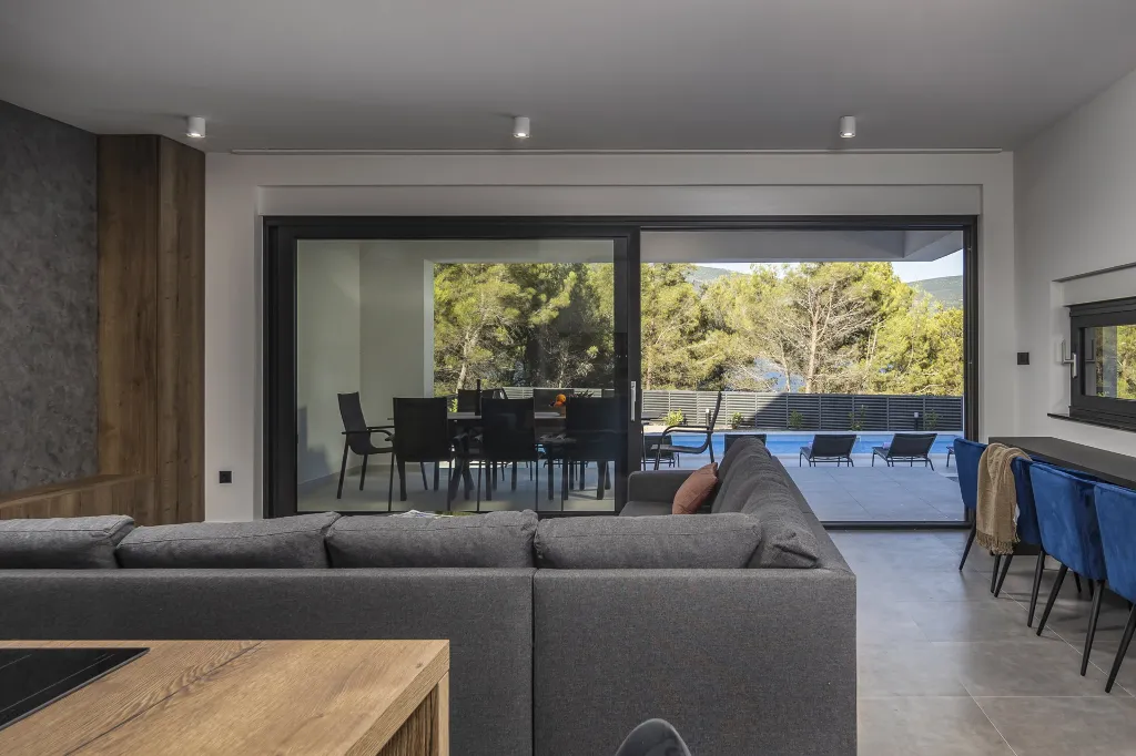 Modern Villa with Pool in Novigrad