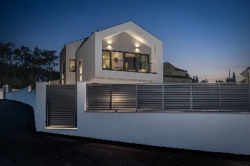 Modern Villa with Pool in Novigrad