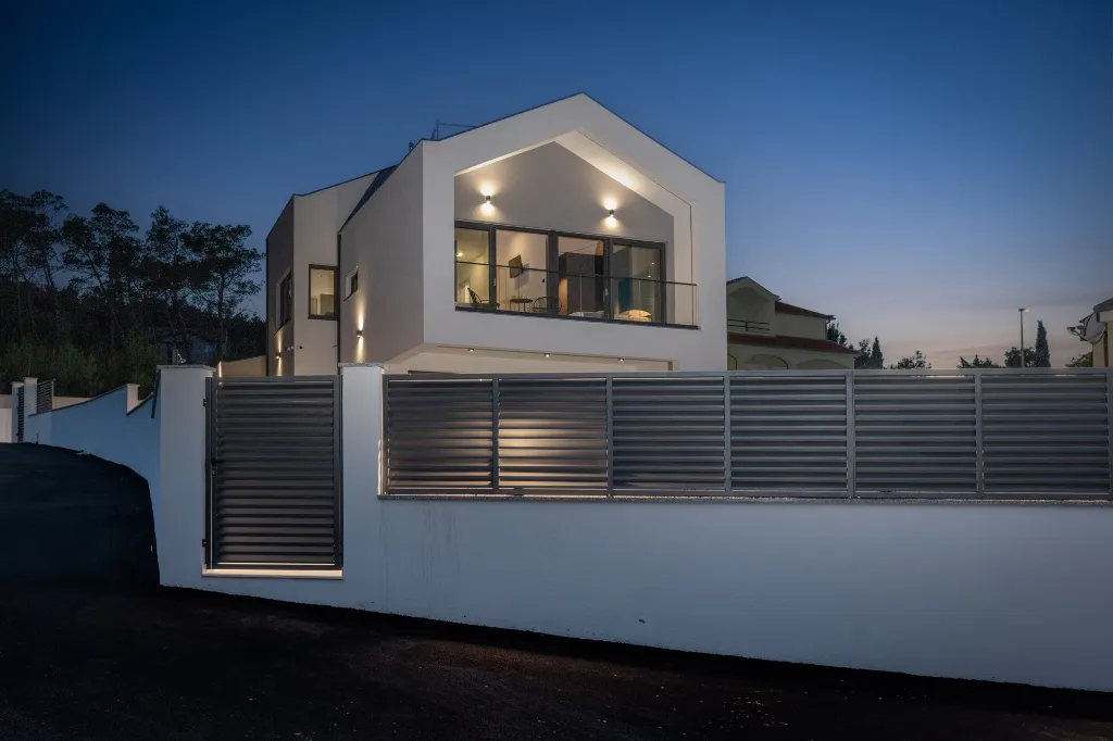 Modern Villa with Pool in Novigrad