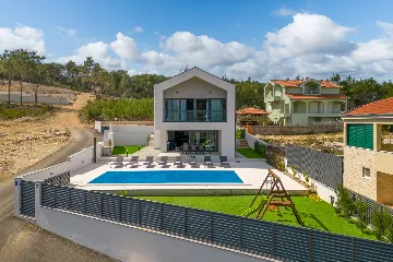 Modern Villa with Pool in Novigrad