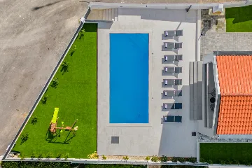 Modern Villa with Pool in Novigrad