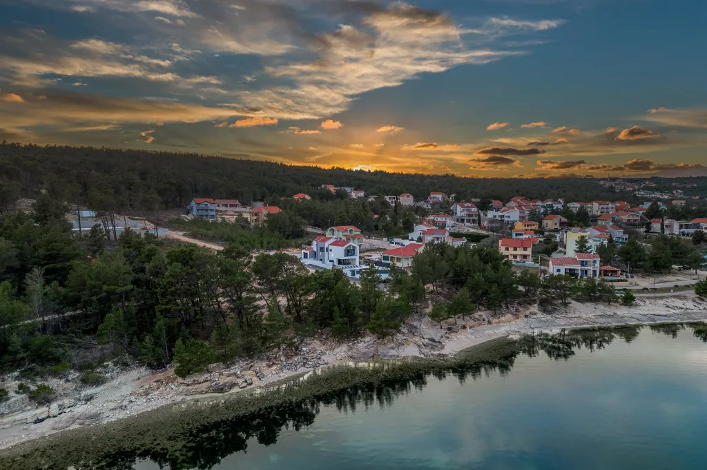 Modern Villa with Pool in Novigrad