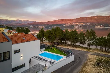 Modern Villa with Pool in Novigrad