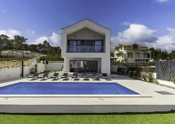 Modern Villa with Pool in Novigrad
