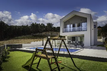 Modern Villa with Pool in Novigrad