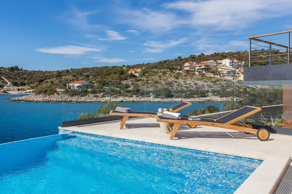 Beachfront Villa with Infinity Pool, Rogoznica