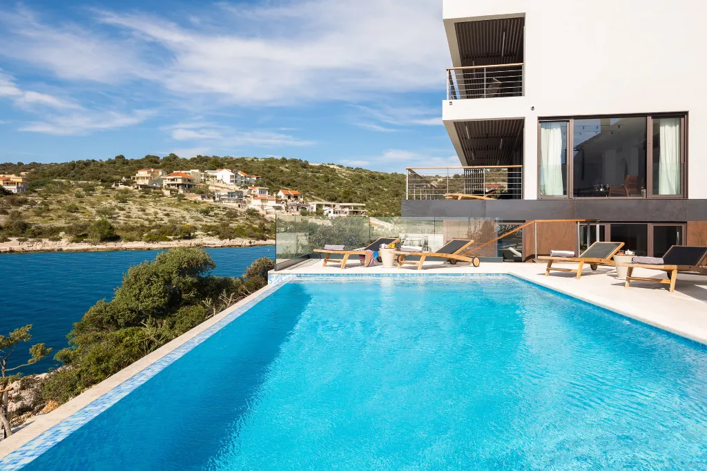 Beachfront Villa with Infinity Pool, Rogoznica