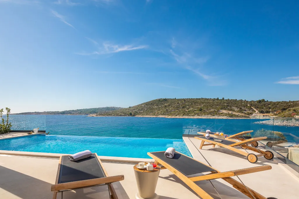 Beachfront Villa with Infinity Pool, Rogoznica