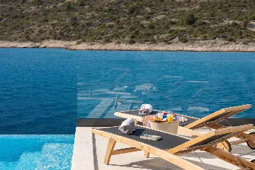 Beachfront Villa with Infinity Pool, Rogoznica