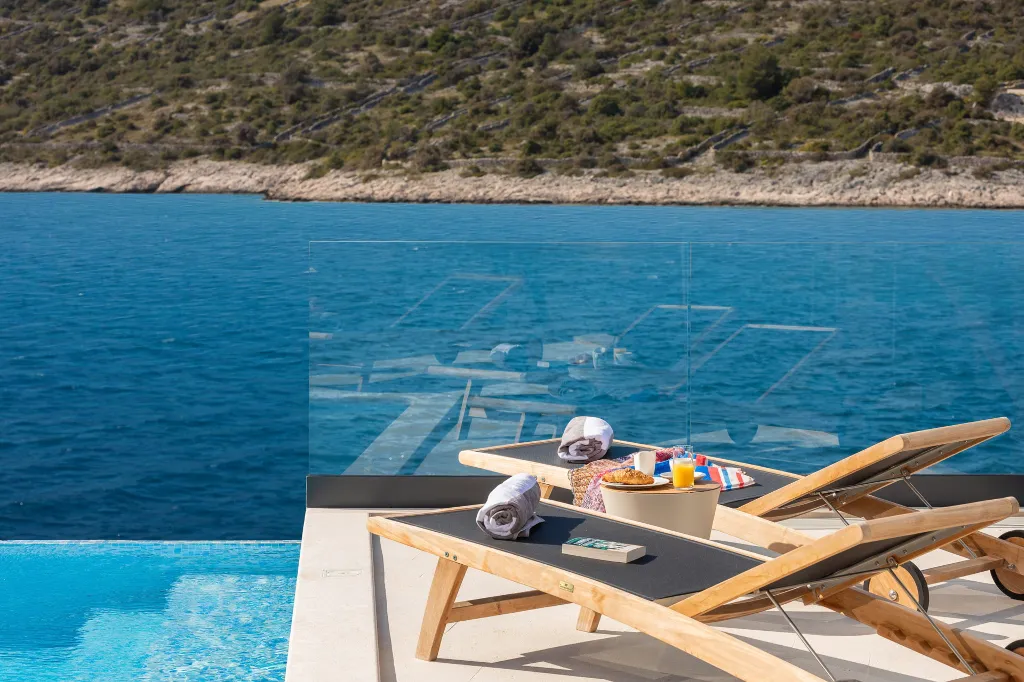 Beachfront Villa with Infinity Pool, Rogoznica