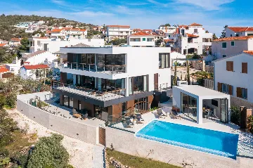 Beachfront Villa with Infinity Pool, Rogoznica