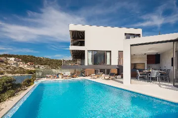 Beachfront Villa with Infinity Pool, Rogoznica