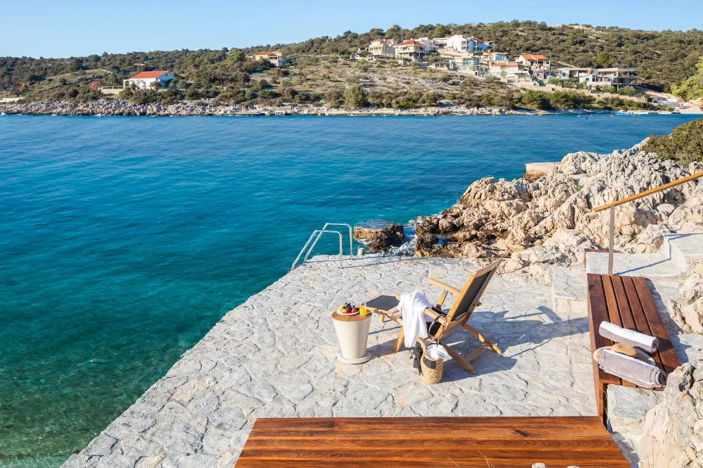 Beachfront Villa with Infinity Pool, Rogoznica
