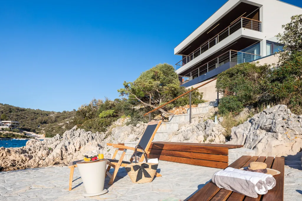 Beachfront Villa with Infinity Pool, Rogoznica