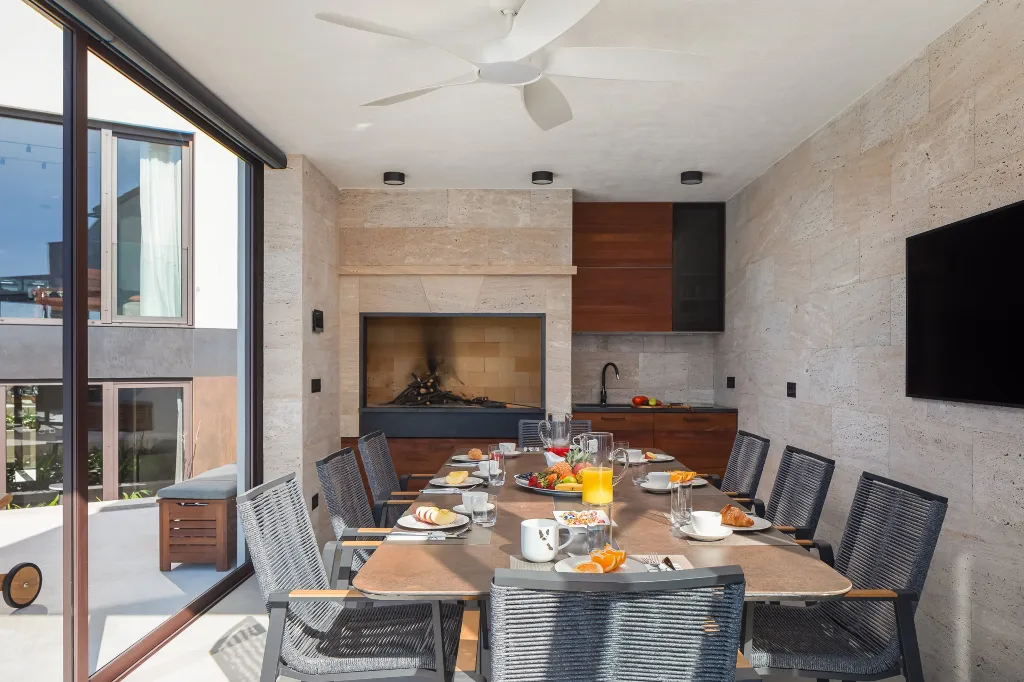 Beachfront Villa with Infinity Pool, Rogoznica