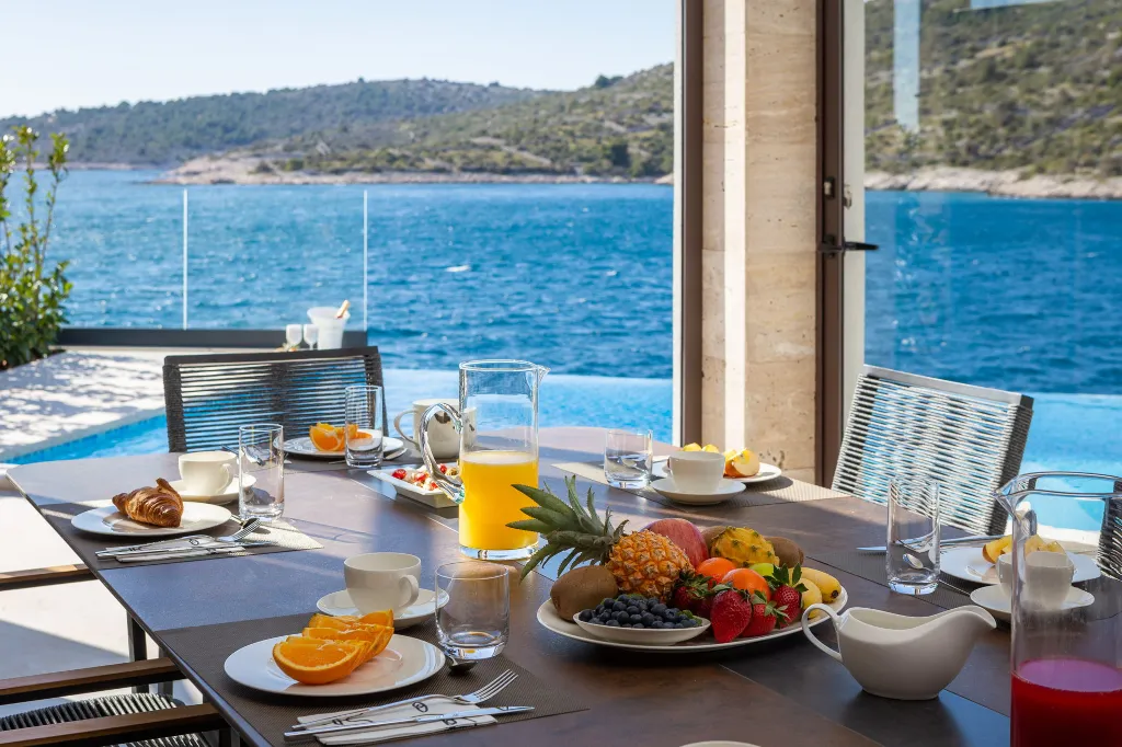Beachfront Villa with Infinity Pool, Rogoznica