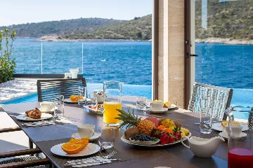 Beachfront Villa with Infinity Pool, Rogoznica