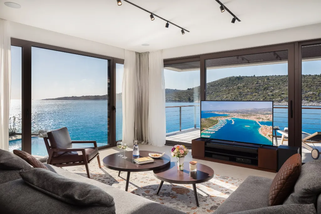 Beachfront Villa with Infinity Pool, Rogoznica