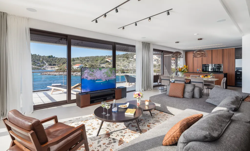 Beachfront Villa with Infinity Pool, Rogoznica