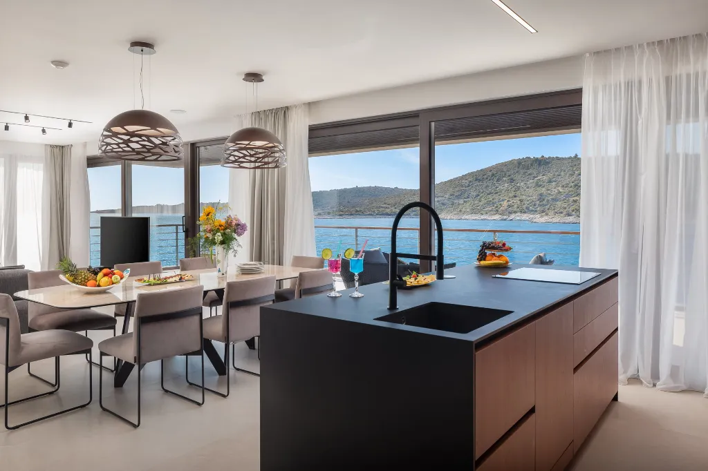 Beachfront Villa with Infinity Pool, Rogoznica
