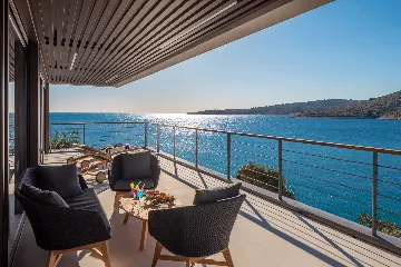 Beachfront Villa with Infinity Pool, Rogoznica